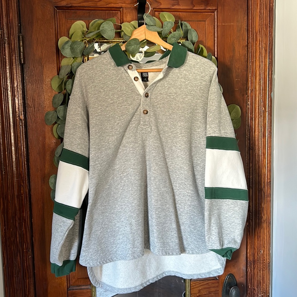 Urban Outfitters relaxed fit pullover sweatshirt size LG condition like new